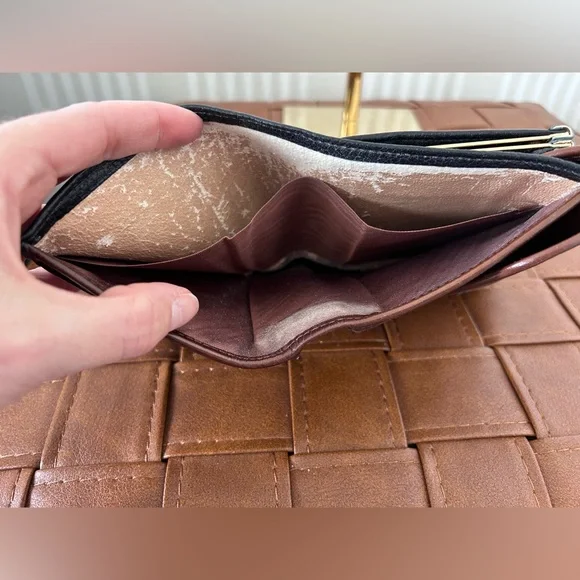 Vintage Dooney & Bourke Pebbled Leather Black and Tan Wallet Kiss Lock - Picture 11 of 11